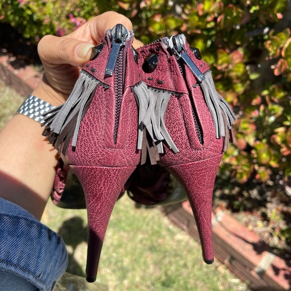 Authentic Christian Dior heels in burgundy leather with grey suede detail. - Picture 11 of 16